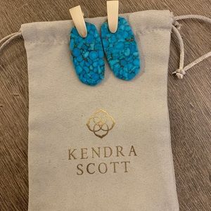 Kendra Scott drop earrings
